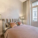 Basilica View Three Bedrooms Prime With Free Parking 부다페스트