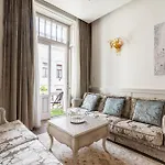 아파트 Basilica View Three Bedrooms Prime With Free Parking 부다페스트