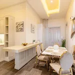 Basilica View Three Bedrooms Prime With Free Parking