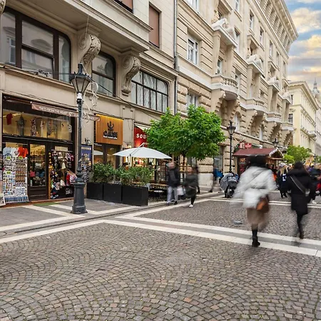 Basilica View Three Bedrooms Prime With Free Parking Апартаменты *