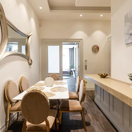 Basilica View Three Bedrooms Prime With Free Parking Апартаменты