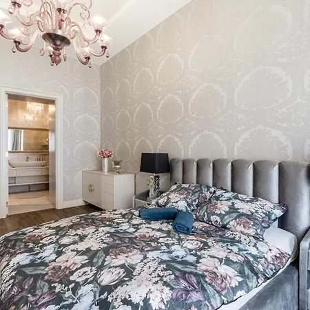 Апартаменты Basilica View Three Bedrooms Prime With Free Parking *
