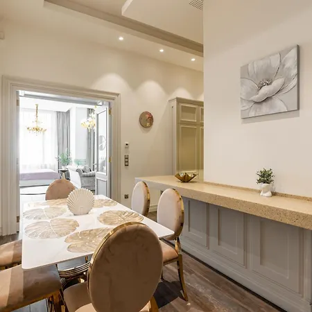 Апартаменты Basilica View Three Bedrooms Prime With Free Parking Будапешт