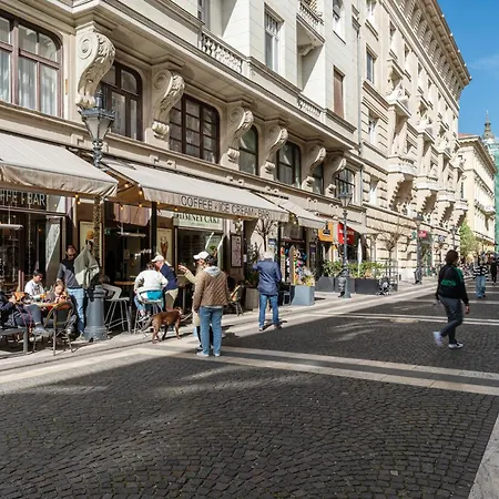 Basilica View Three Bedrooms Prime With Free Parking Апартаменты *