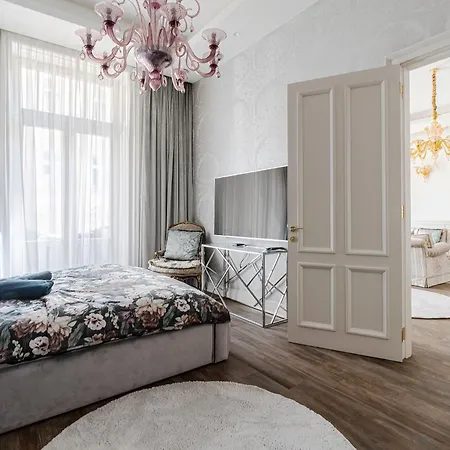 Апартаменты Basilica View Three Bedrooms Prime With Free Parking *