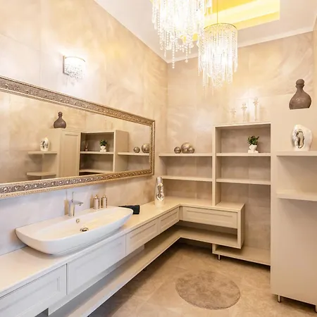 Basilica View Three Bedrooms Prime With Free Parking * Будапешт