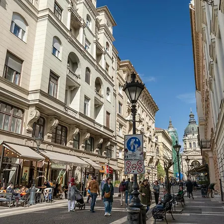 Апартаменты Basilica View Three Bedrooms Prime With Free Parking