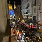 Basilica View Three Bedrooms Prime With Free Parking Lejlighed