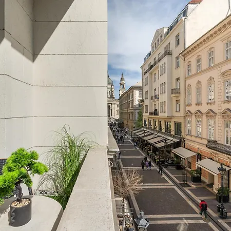 Basilica View Three Bedrooms Prime With Free Parking