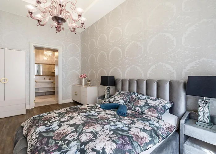 Apartman Basilica View Three Bedrooms Prime With Free Parking *